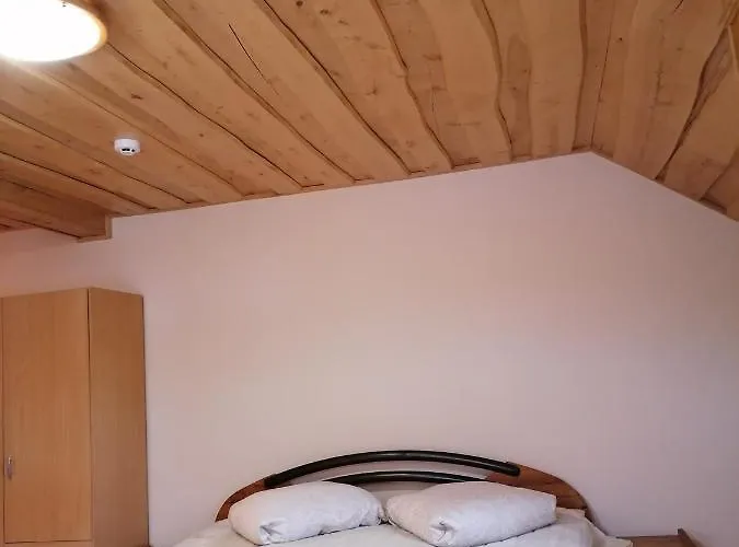 アパート Red Tower