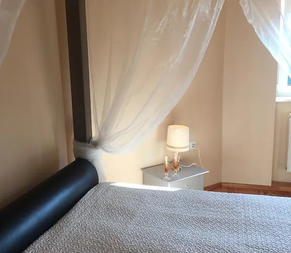 アパート Red Tower