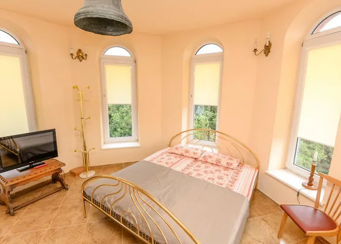 Red Tower アパート *